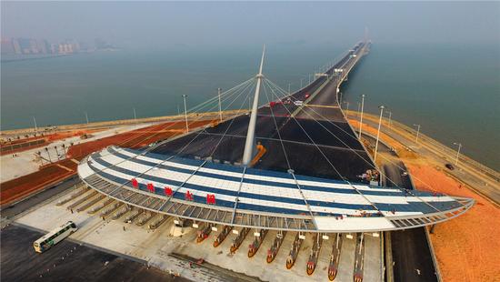 12月30日，港珠澳大桥桥头。新华社记者梁旭摄影