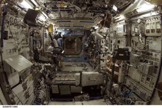 图为国际空间站上的“命运号”实验舱。