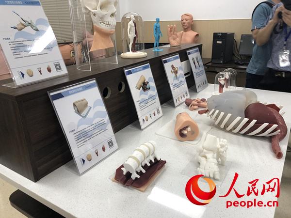 2018年5月27日，“医疗科普专题服务活动”在浙江省人民医院举行，活动现场展示了“3D打印人体器官模型”。（申佳平/人民网）
