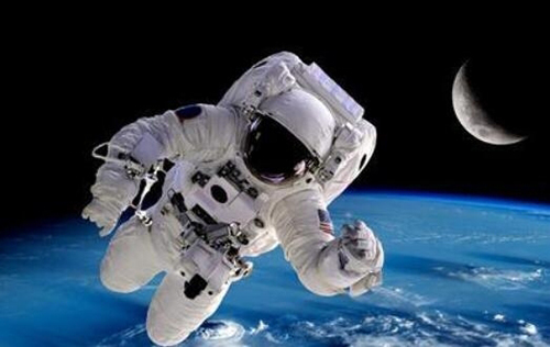 航天员在太空如何“行走”？