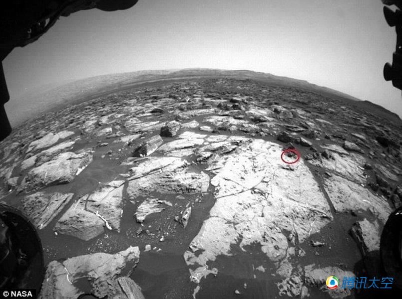 组图：火星表面最新发现神秘卵状金属陨石