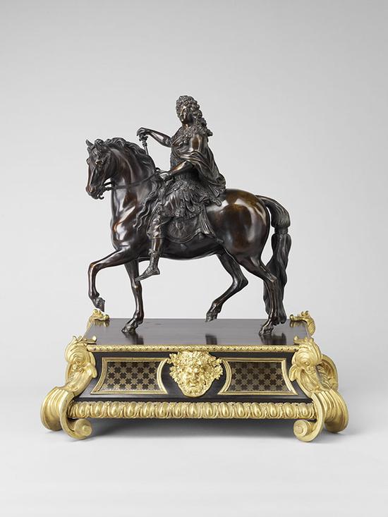 ▲古罗马皇帝装束的路易十四骑马像——弗朗索瓦?吉拉尔东（特鲁瓦，1628-巴黎，1715）