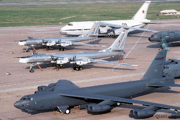 资料图：安-124“鲁斯兰”运输机、图-95“熊”式轰炸机和B-52“同温层堡垒”轰炸机放在一起，各机型的大小一眼便看出来了。