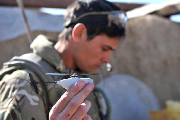英国人在阿富汗使用微型无人机
