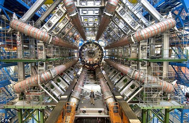 物理学家近期认为他们可能发现了一种新的基本粒子，他们将这种粒子称为“抹大拉玻色子”（Madala boson），这种粒子与此前被发现的所谓“上帝粒子”：希格斯玻色子之间存在很多的相似之处，但两者仍然存在不同