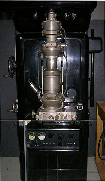 鲁卡斯1933年制作的电子显微镜_副本